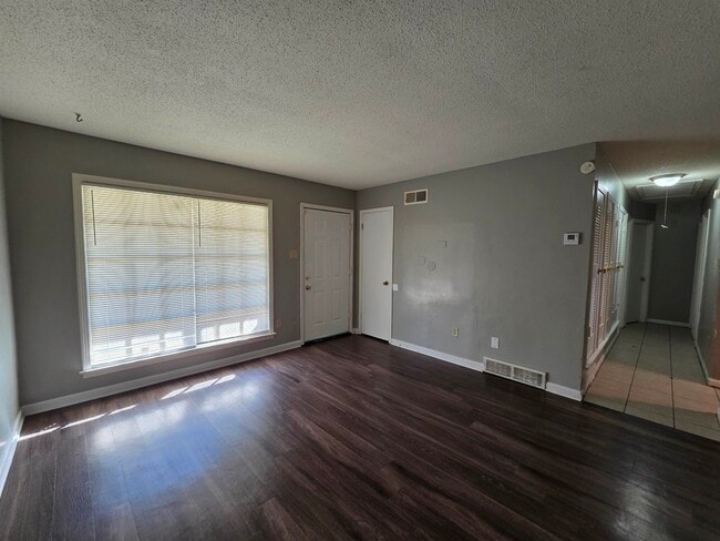 Building Photo - 4573 Appleville St