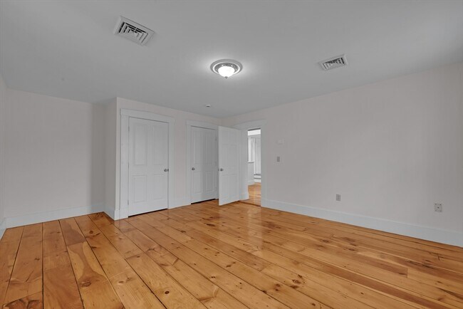 Building Photo - 22 School St