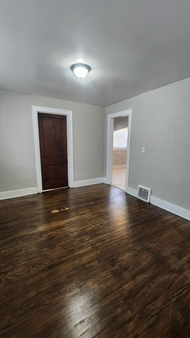 Building Photo - 3 Bed 1 Bath