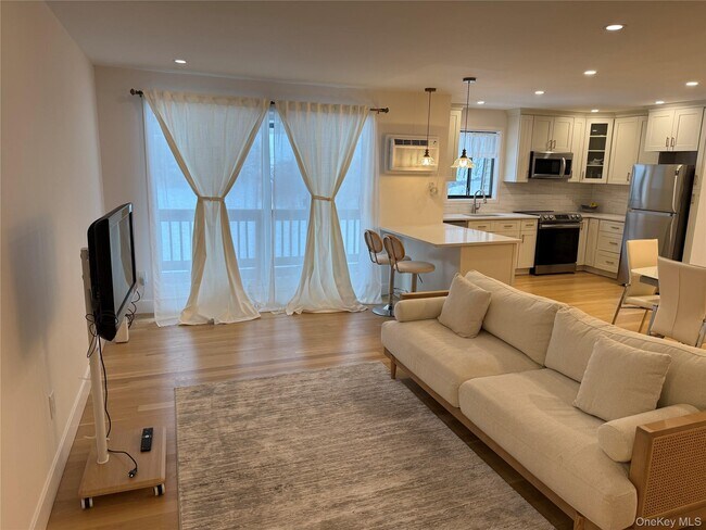 Building Photo - 404 Vista on the Lake