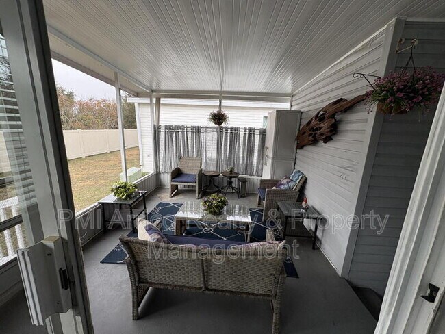 Building Photo - 712 Choo Choo Ln