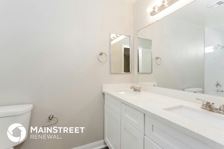 Building Photo - 4345 E Philadelphia Ave