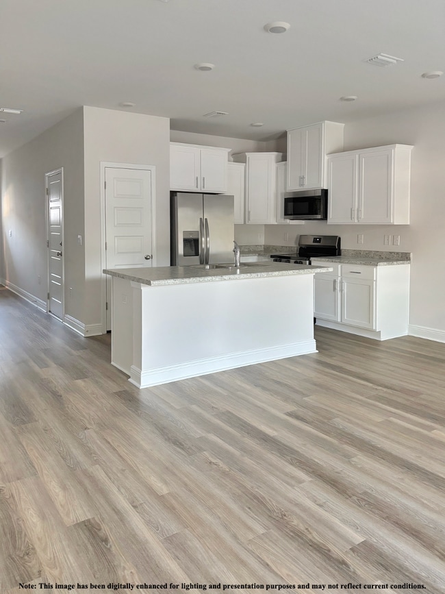 Building Photo - "Charming 3-Bed Townhouse Retreat with 2.5 Baths in Pensacola – Spacious 1537 Sq Ft!"