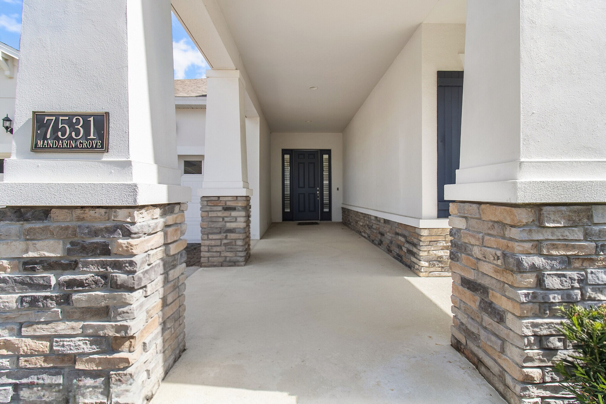 Building Photo - 7531 Mandarin Grove Way