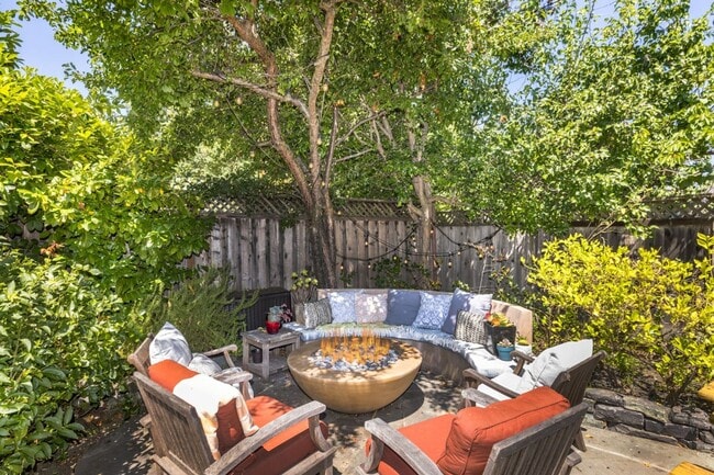 Building Photo - 5 Year "Young" Cottage w/ AC & Private Yard!