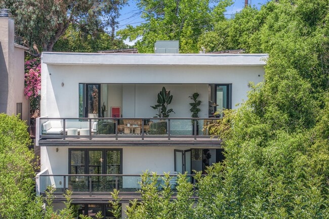 Building Photo - Architectural Contemporary with Panoramic ...