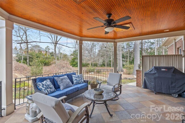 Building Photo - 5202 Carmel Club Dr