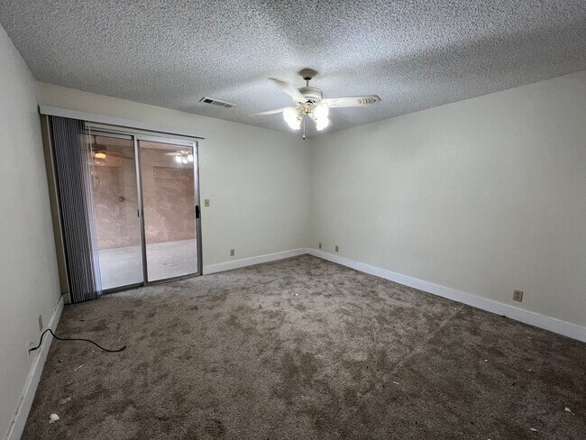 Building Photo - 2 Bed 2 Bath Home