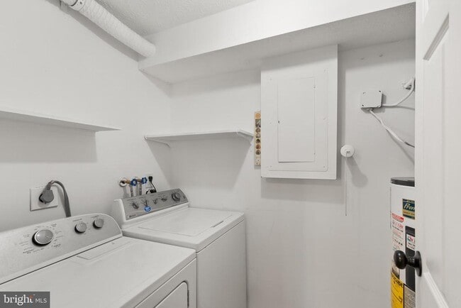 Building Photo - 8385 Brockham Dr