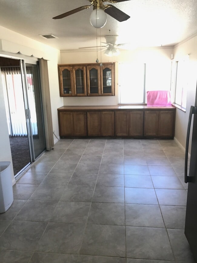 Building Photo - COUNTRY LIVING 2 BEDROOM HOME IN APPLE VALLEY