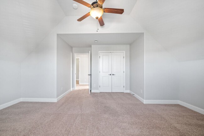 Building Photo - Three Bedroom with Bonus on Exit 8!