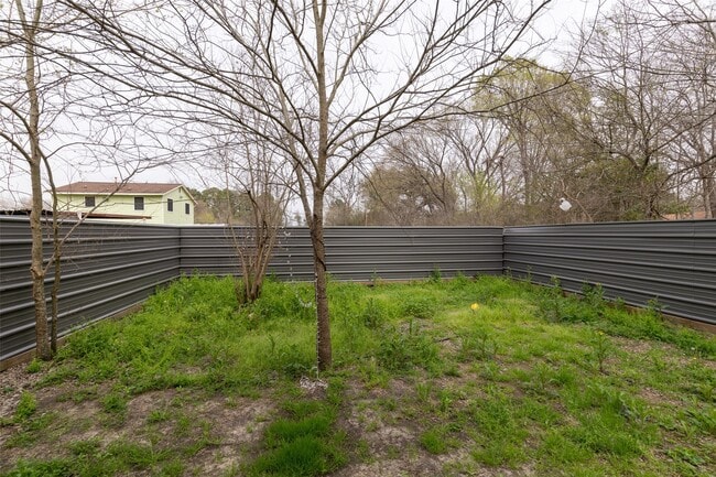 Building Photo - 2202 Wavell St