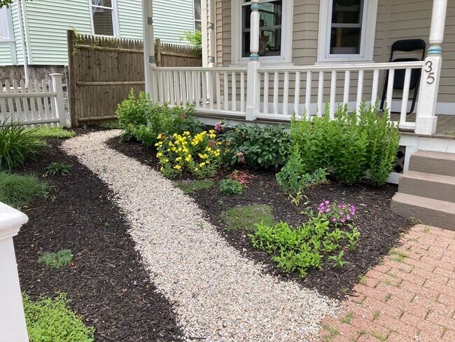 Building Photo - 35 Amherst St