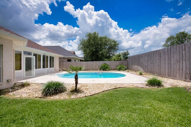 Building Photo - Luxury Living with Saltwater Pool, Florida Room & Generator