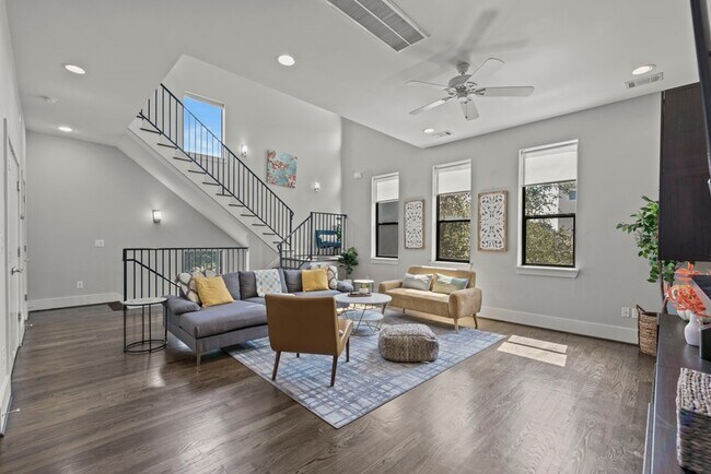 Building Photo - 2119 Hadley St