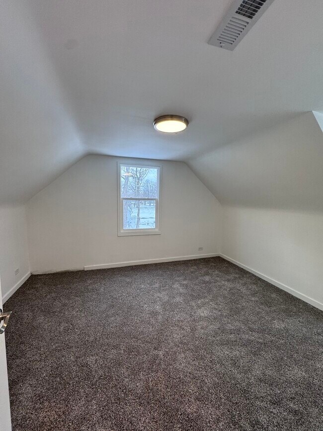 Building Photo - 14240 Linder Ave