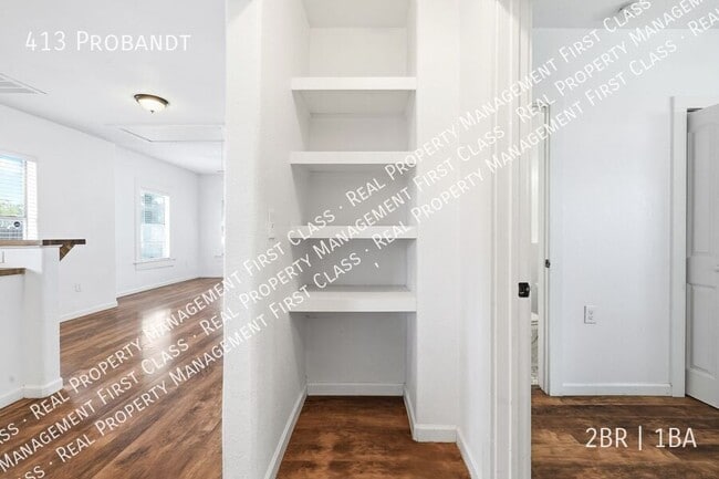 Building Photo - 413 Probandt-