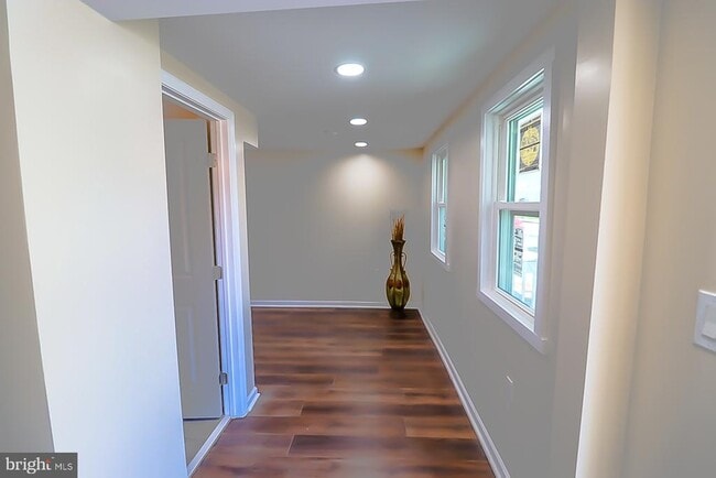 Building Photo - 427 Highland Ave