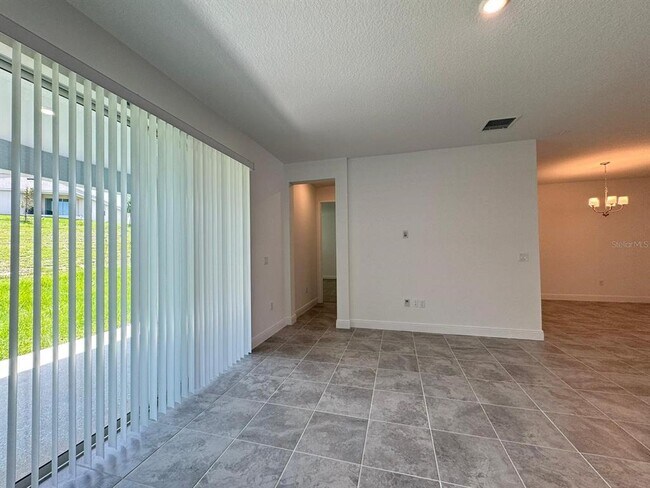 Building Photo - 2041 Axel St