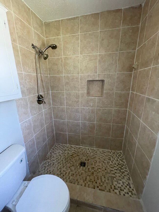 Building Photo - 3 bed/2 bath home in Martinez w/huge backyard and covered patio