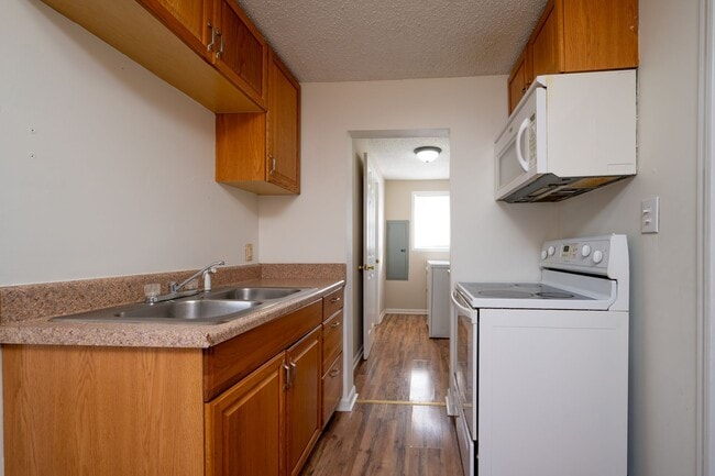 Building Photo - 2 bed/1 bath site built home