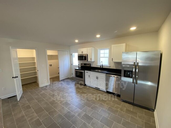 Building Photo - 64 Hickory Ln