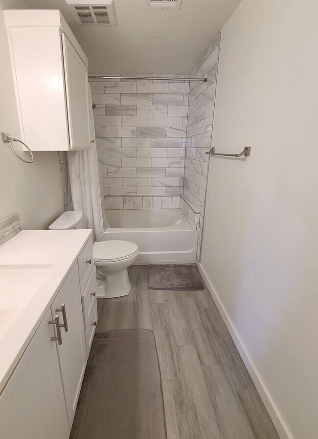 Building Photo - Remodeled Condo in Norman