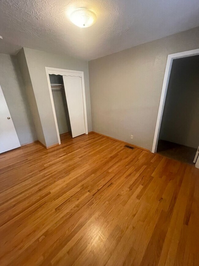 Building Photo - 515 E Elmore St