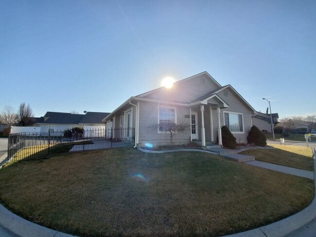 Building Photo - 2421 S Arthur Ct