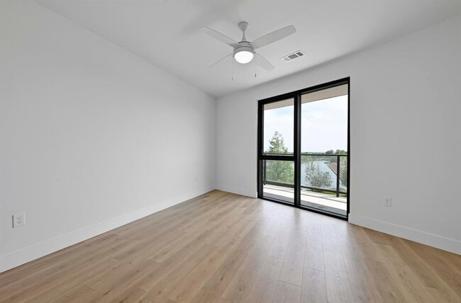 Building Photo - 1701 Simond Ave