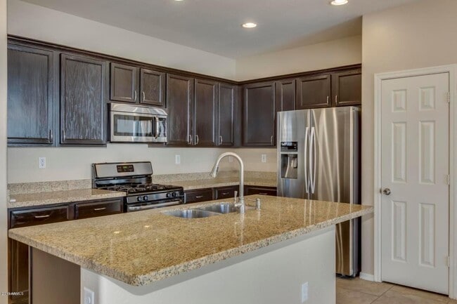 Building Photo - 2582 W Kit Carson Trail