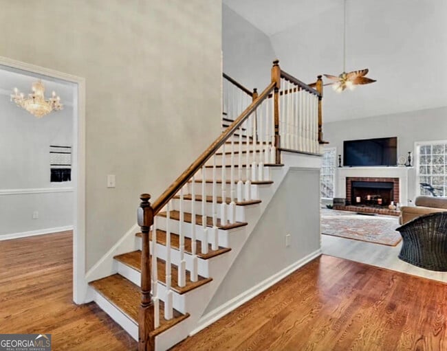 Building Photo - 564 Edgefield Way