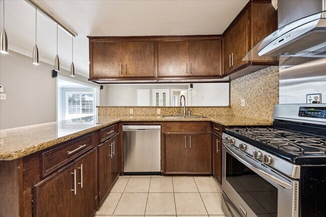 Building Photo - 3630 Latma Dr
