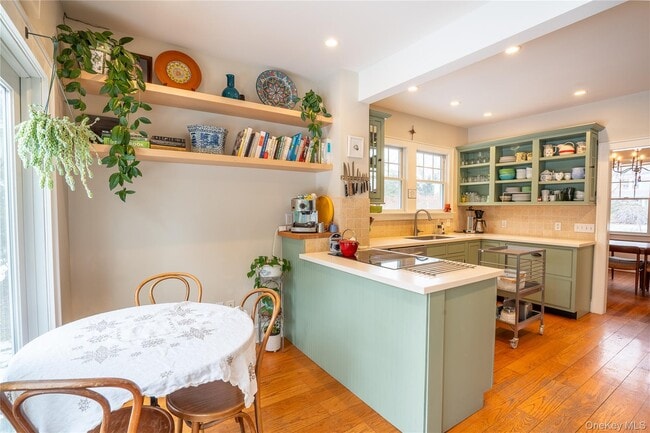 Building Photo - 460 Bay Ave