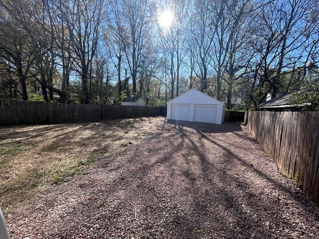 Building Photo - Great central Greensboro location with a detached 2 car garage space! Near UNCG