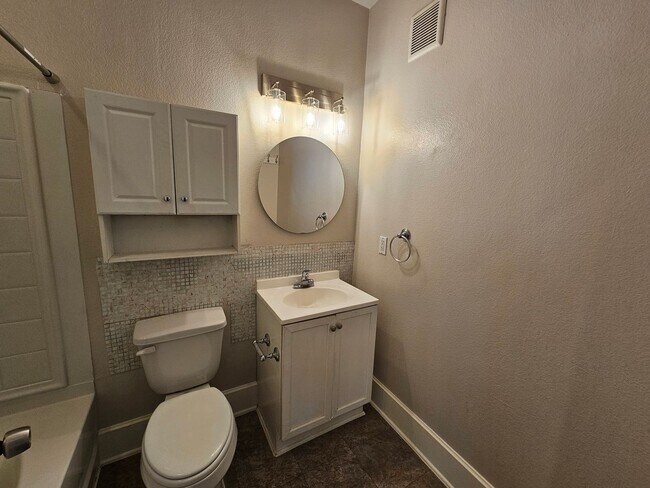 Building Photo - Available now ready for immediate move in