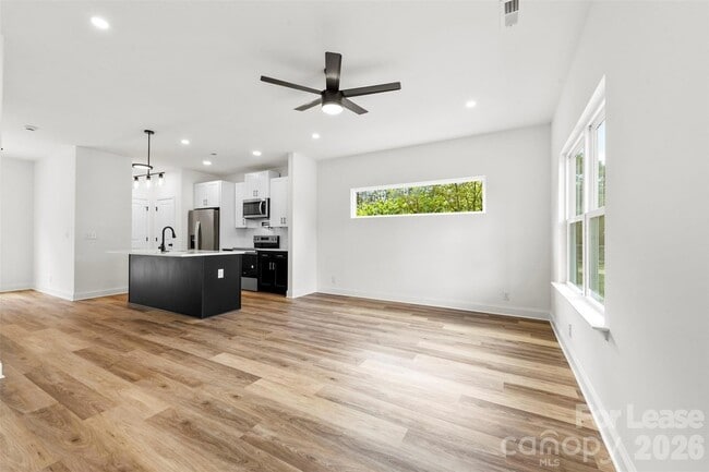 Building Photo - 2043 Green Oak Dr