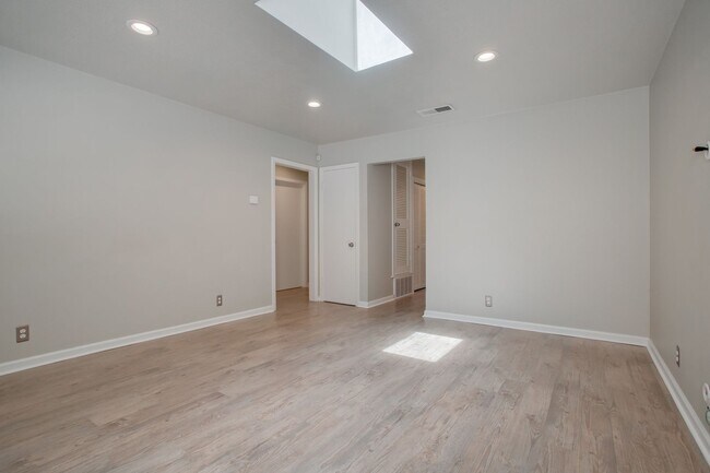 Building Photo - 2300 Trailside Dr