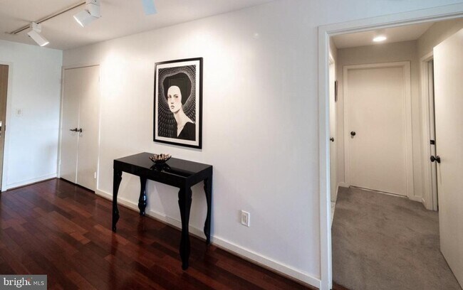 Building Photo - 11500 Fairway Dr