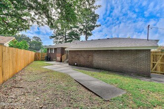 Building Photo - 1831 Cottonwood Dr