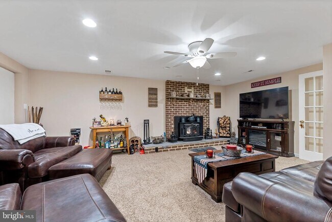 Building Photo - 8805 Rosanne Ct