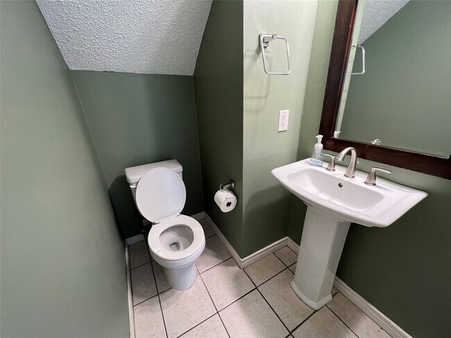 Building Photo - 38 Meadow Cove Dr