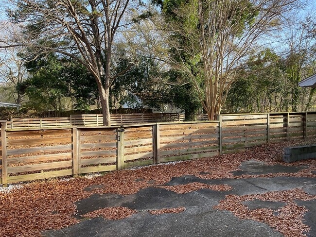 Building Photo - The Perfect 4 Bedroom!!!!