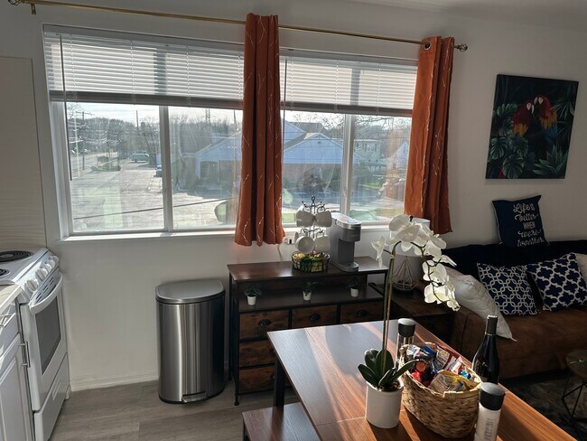 Building Photo - 3826 W 9th St