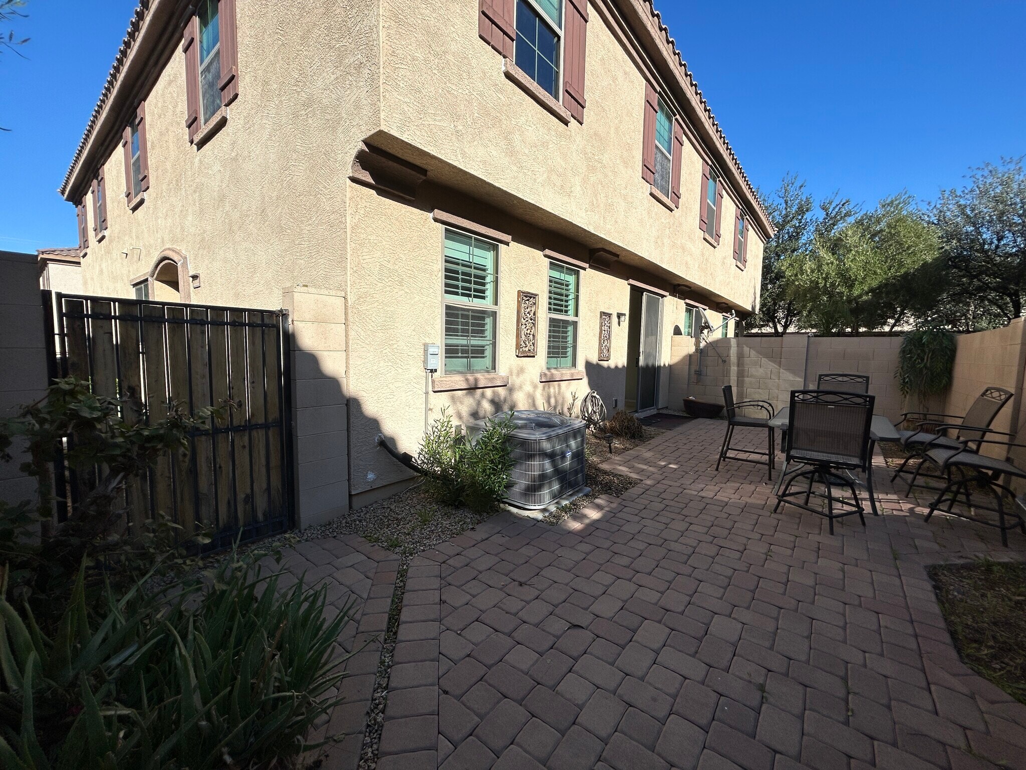 Building Photo - 8111 W Lynwood St