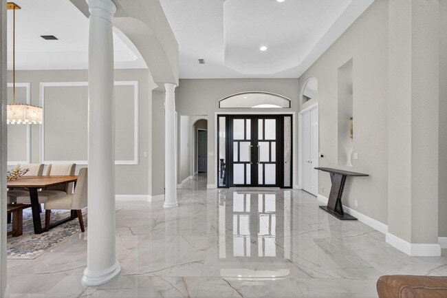 Building Photo - 6778 Oakmont Way