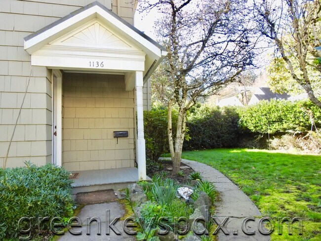 Building Photo - 10197-1136