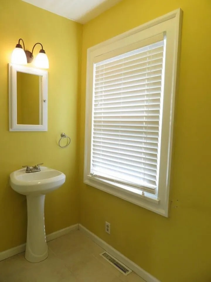 Building Photo - 172 Western Ave