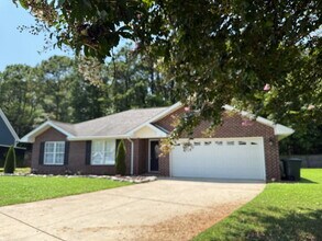 Building Photo - "Discover Comfort and Charm: Spacious 3-Bed, 2-Bath Home in Huntsville's Desirable Locale!"