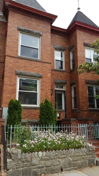 Primary Photo - 909 Monroe St NW